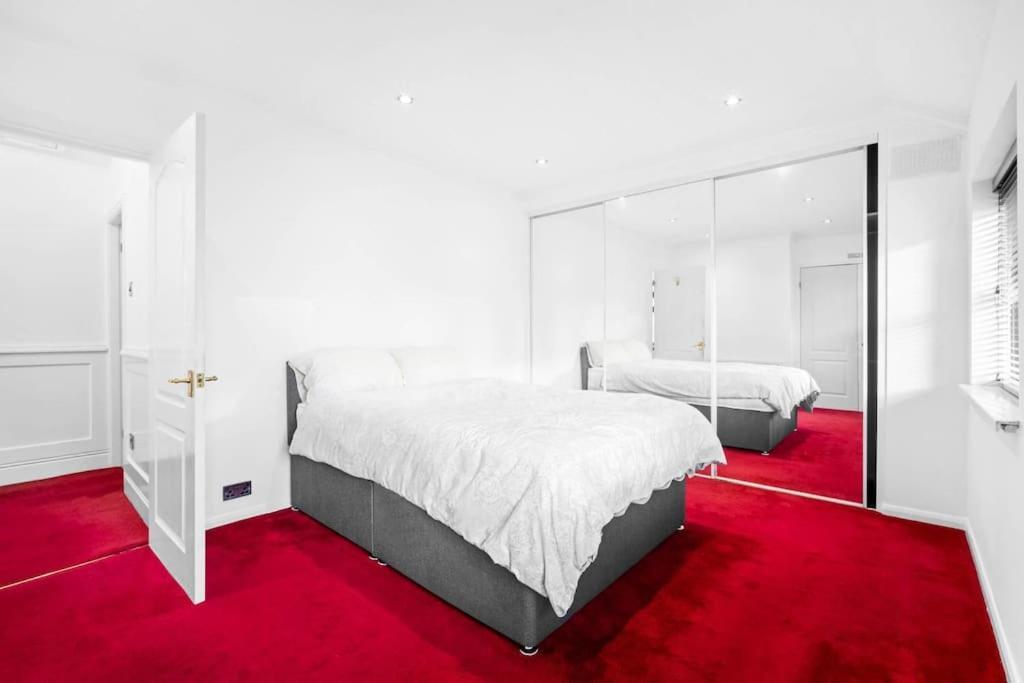 Jlr,nec,resort World,bham Airport,hs2 Contractor Holiday home Birmingham