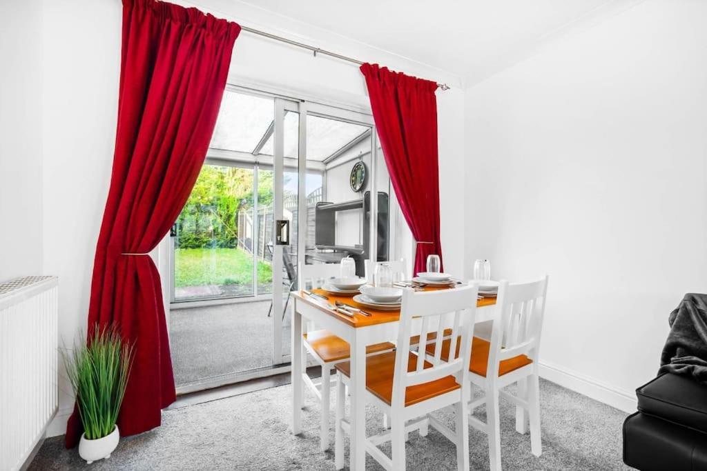 Jlr,nec,resort World,bham Airport,hs2 Contractor Holiday home Birmingham