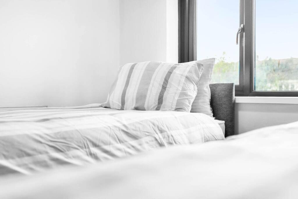 Jlr,nec,resort World,bham Airport,hs2 Contractor Holiday home *