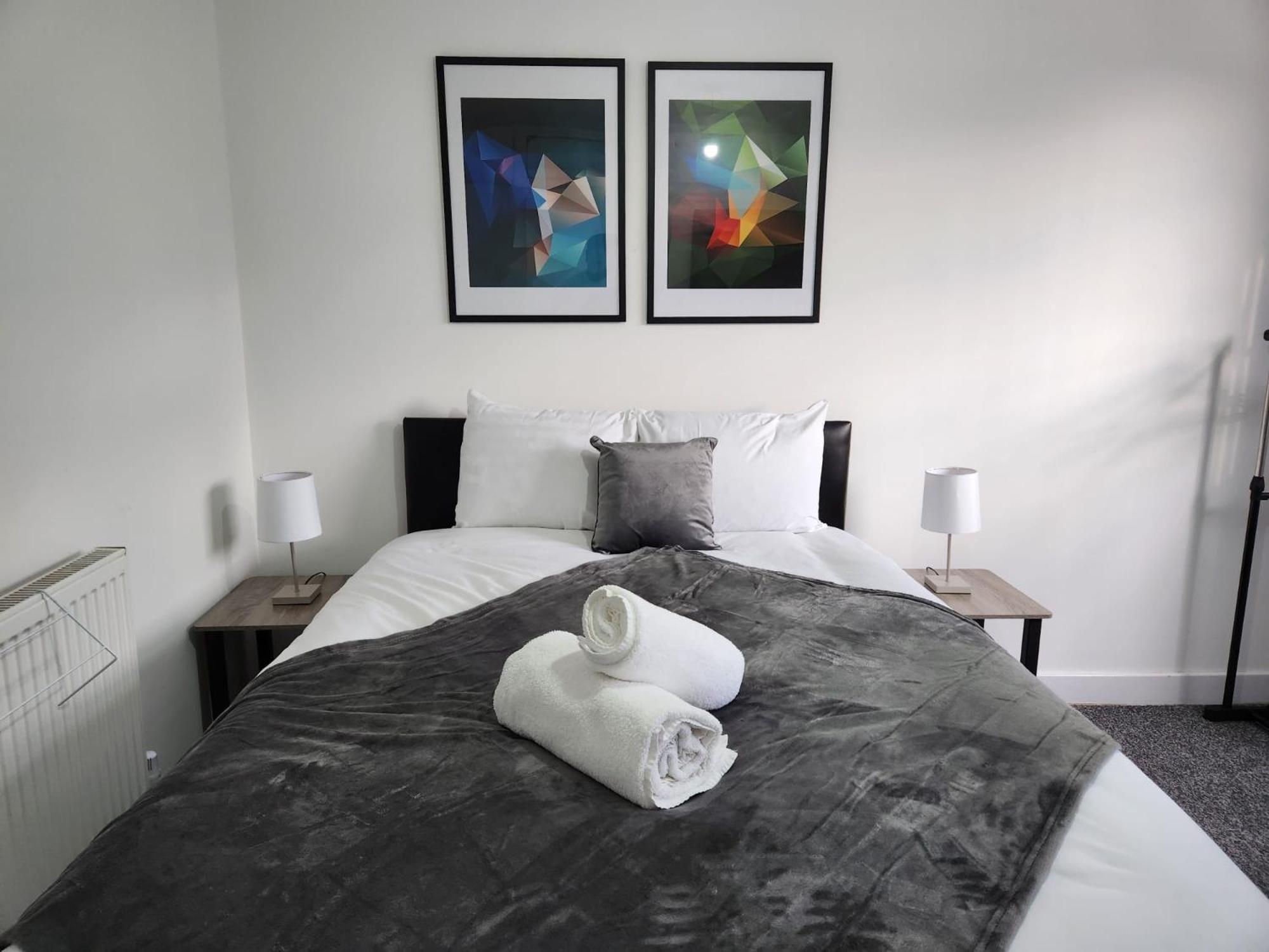 4 Bedroom 2 Bathroom Shared House - Near Bhx And Nec
