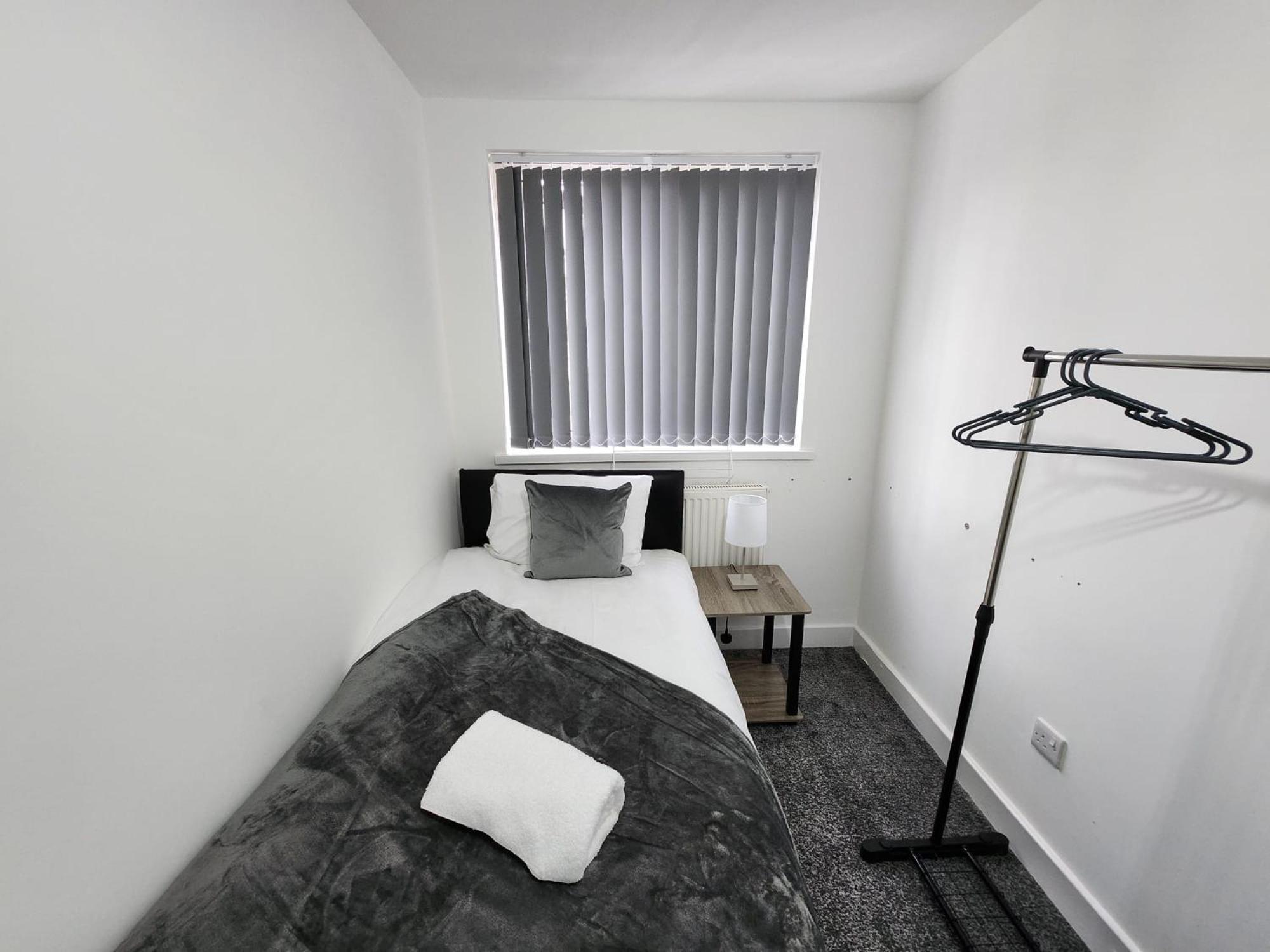 4 Bedroom 2 Bathroom Shared House - Near Bhx And Nec Birmingham
