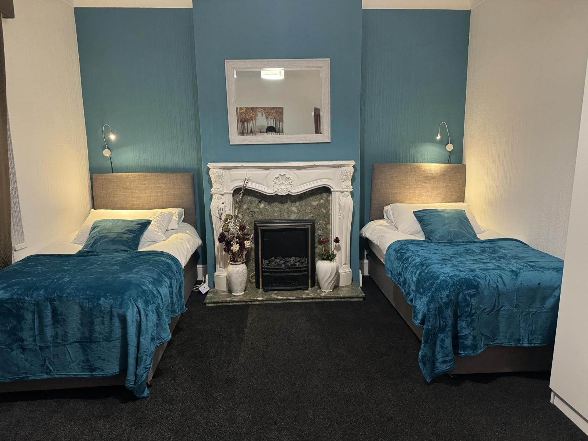 Huge 9 Bed Sleeps 17, Near Nec, Centre, Hs2 * Birmingham