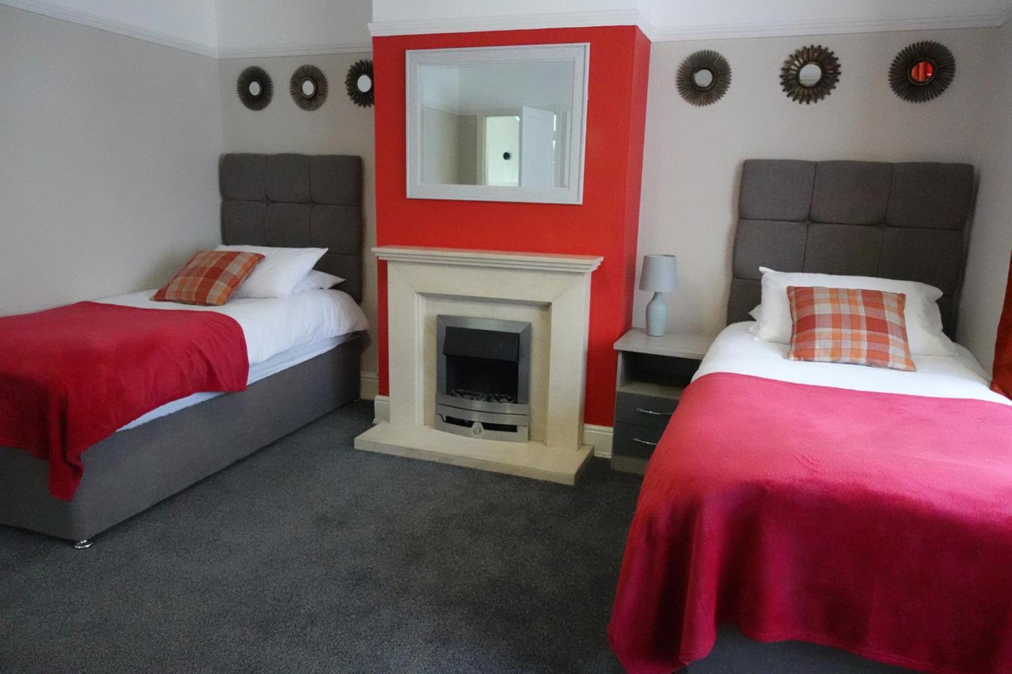 Huge 9 Bed Sleeps 17, Near Nec, Centre, Hs2 Birmingham