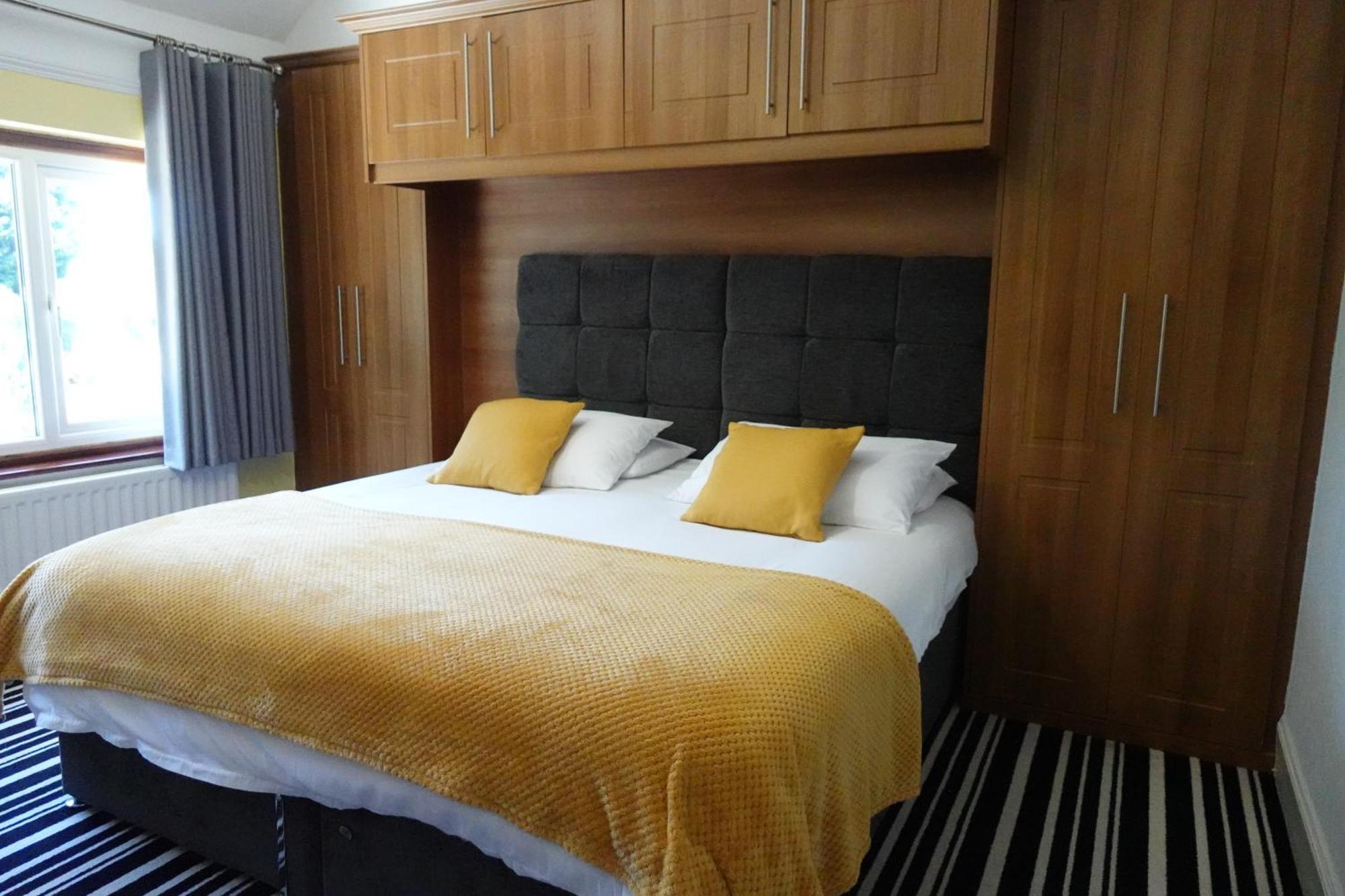 Huge 9 Bed Sleeps 17, Near Nec, Centre, Hs2 Holiday home *