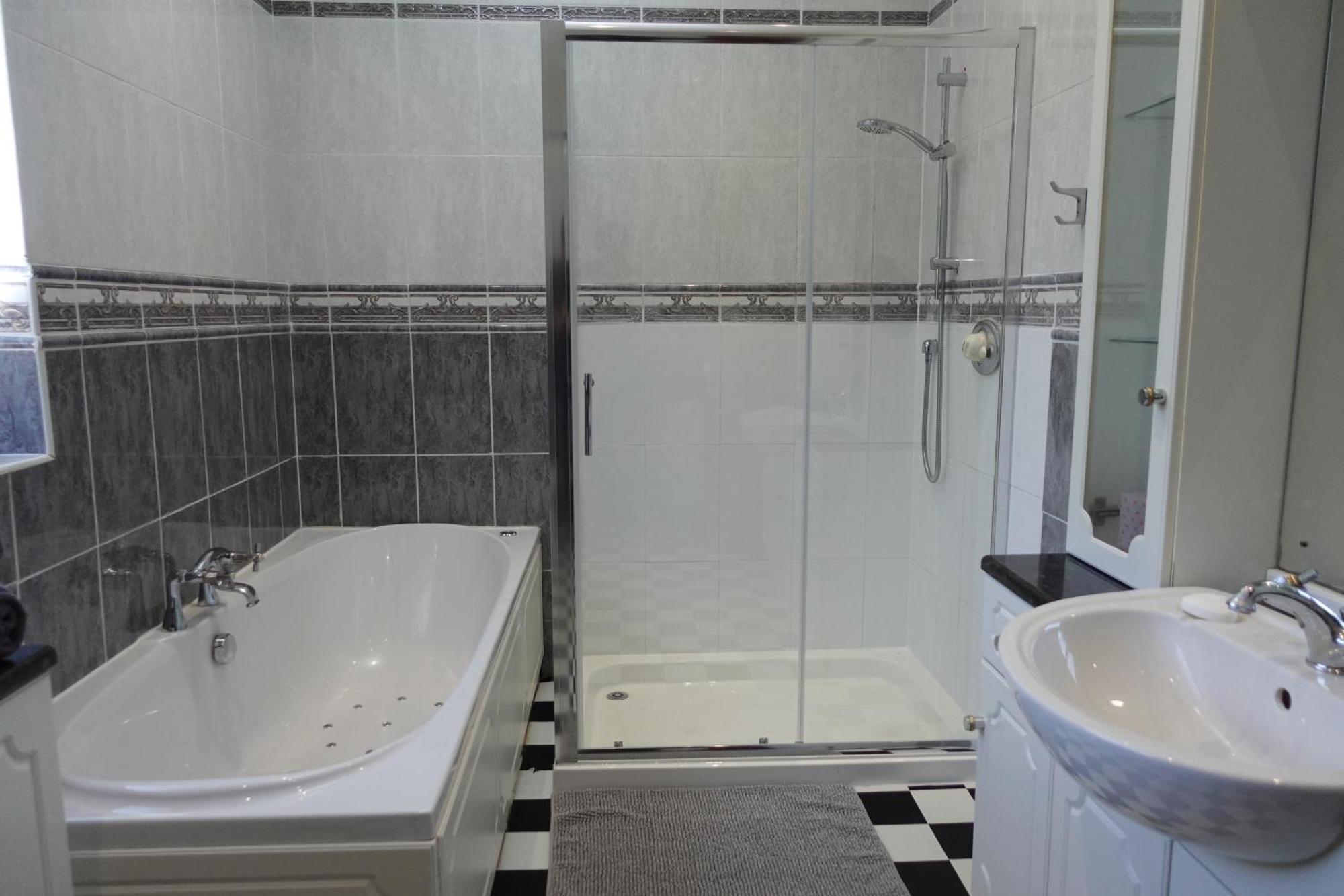Huge 9 Bed Sleeps 17, Near Nec, Centre, Hs2 Holiday home *