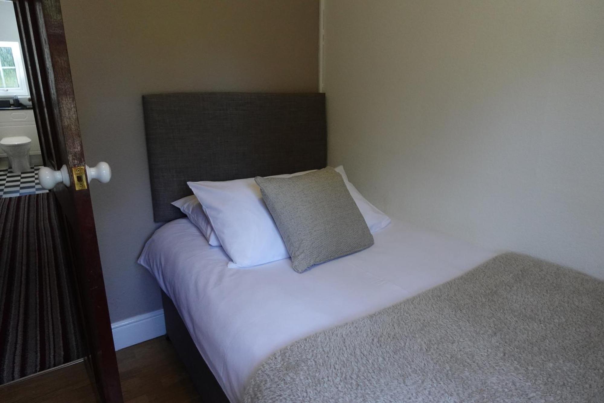 Holiday home Huge 9 Bed Sleeps 17, Near Nec, Centre, Hs2