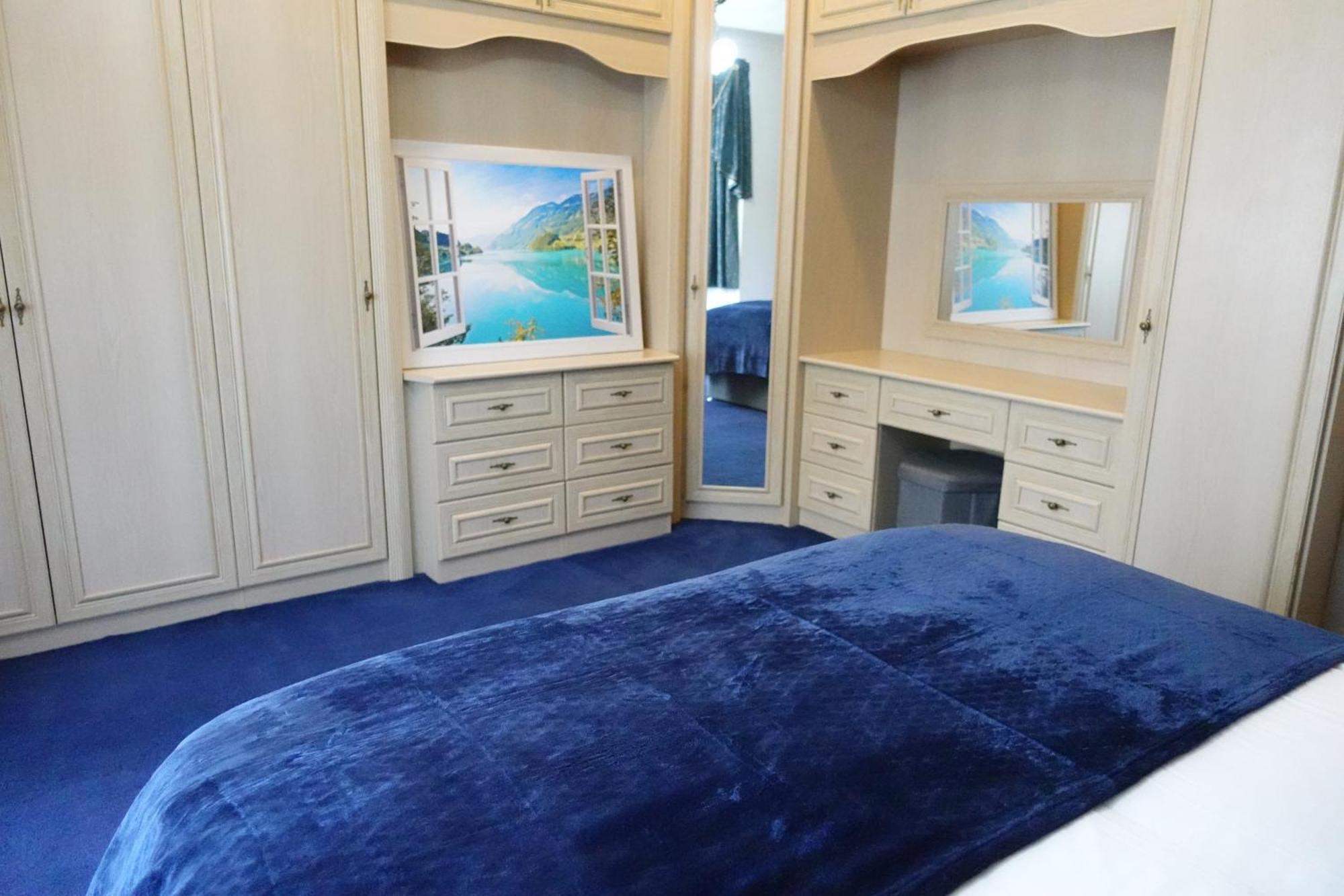 Huge 9 Bed Sleeps 17, Near Nec, Centre, Hs2 Holiday home Birmingham