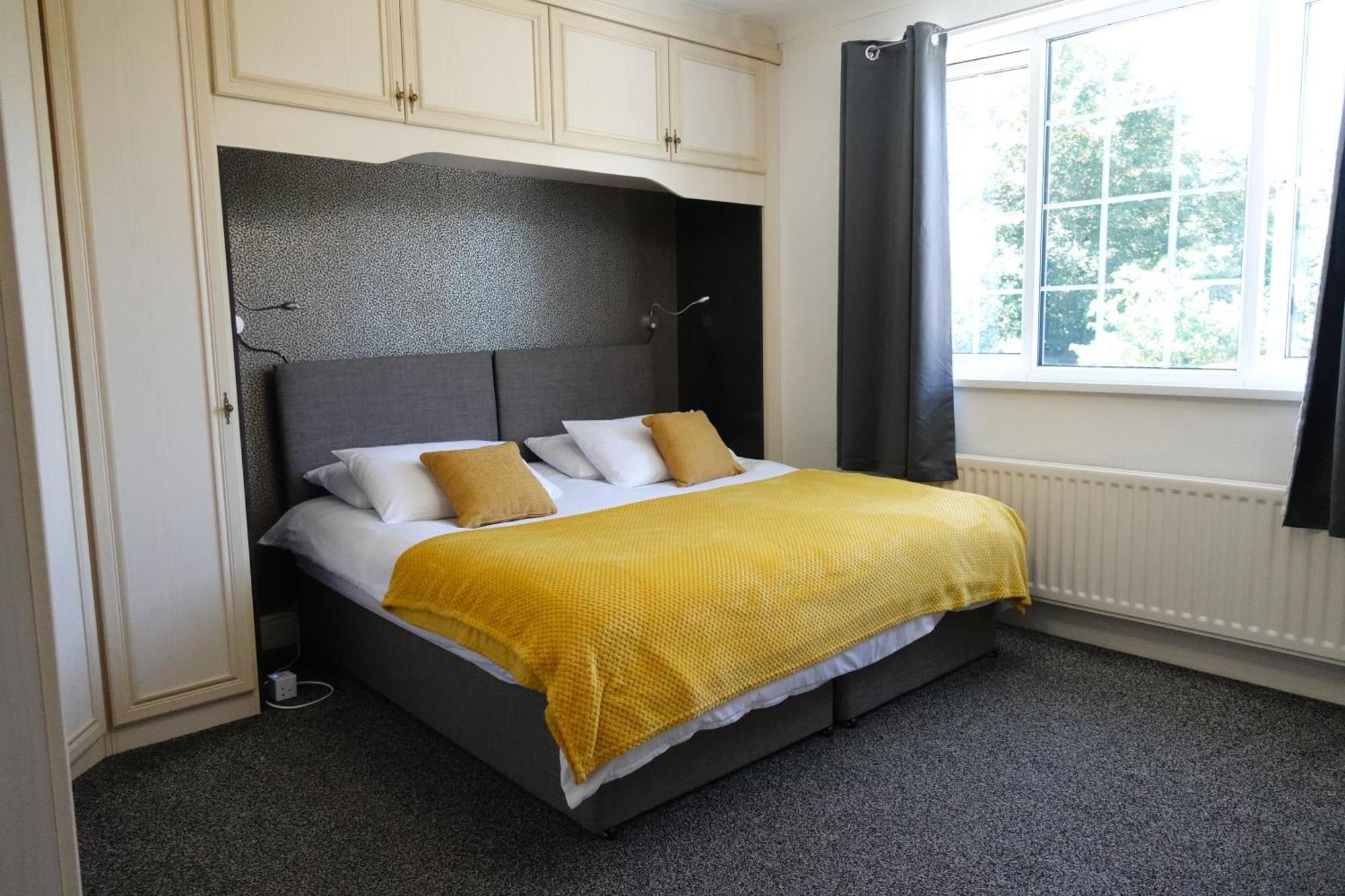 Holiday home Huge 9 Bed Sleeps 17, Near Nec, Centre, Hs2 *