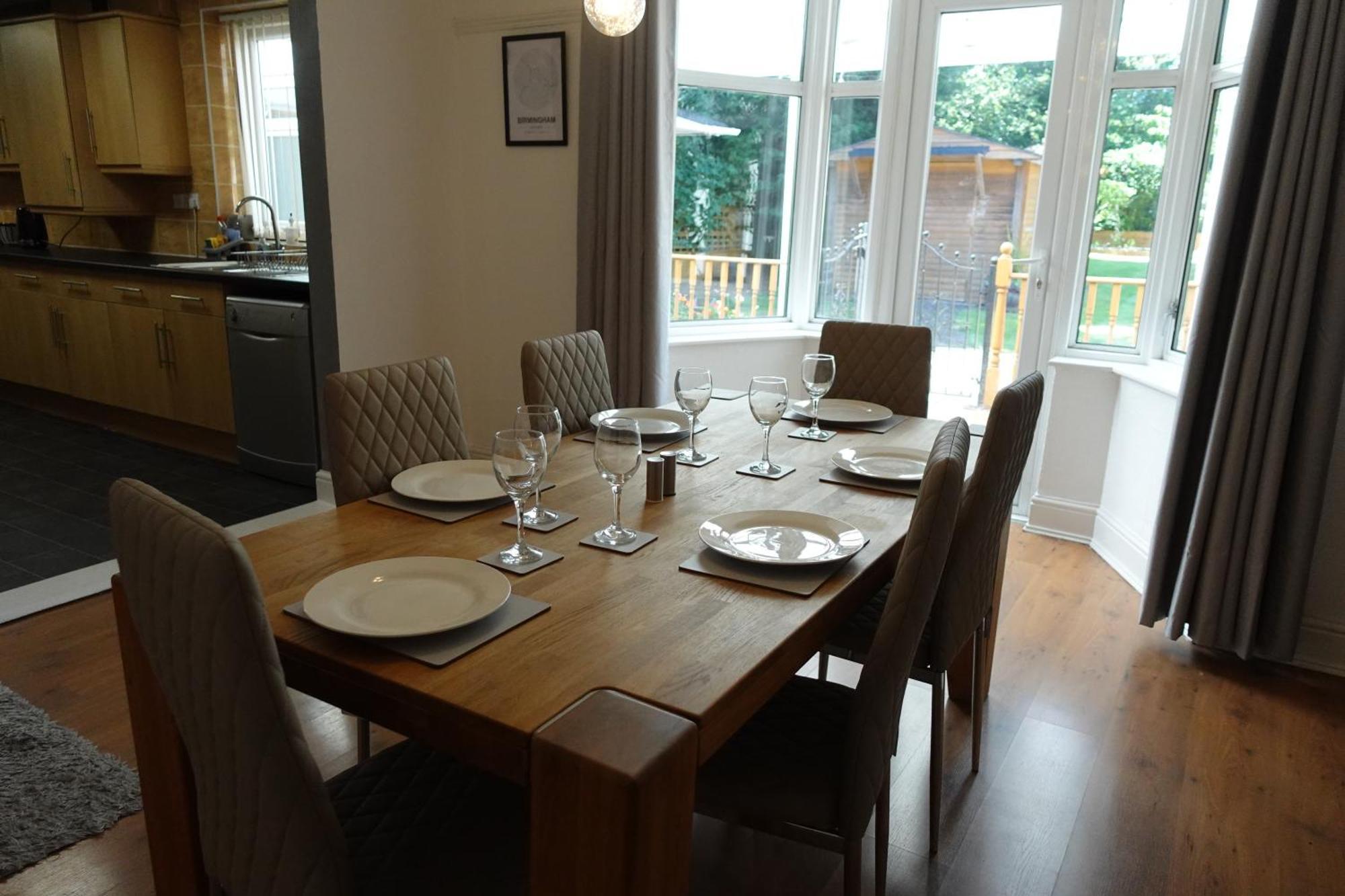 Huge 9 Bed Sleeps 17, Near Nec, Centre, Hs2 Birmingham