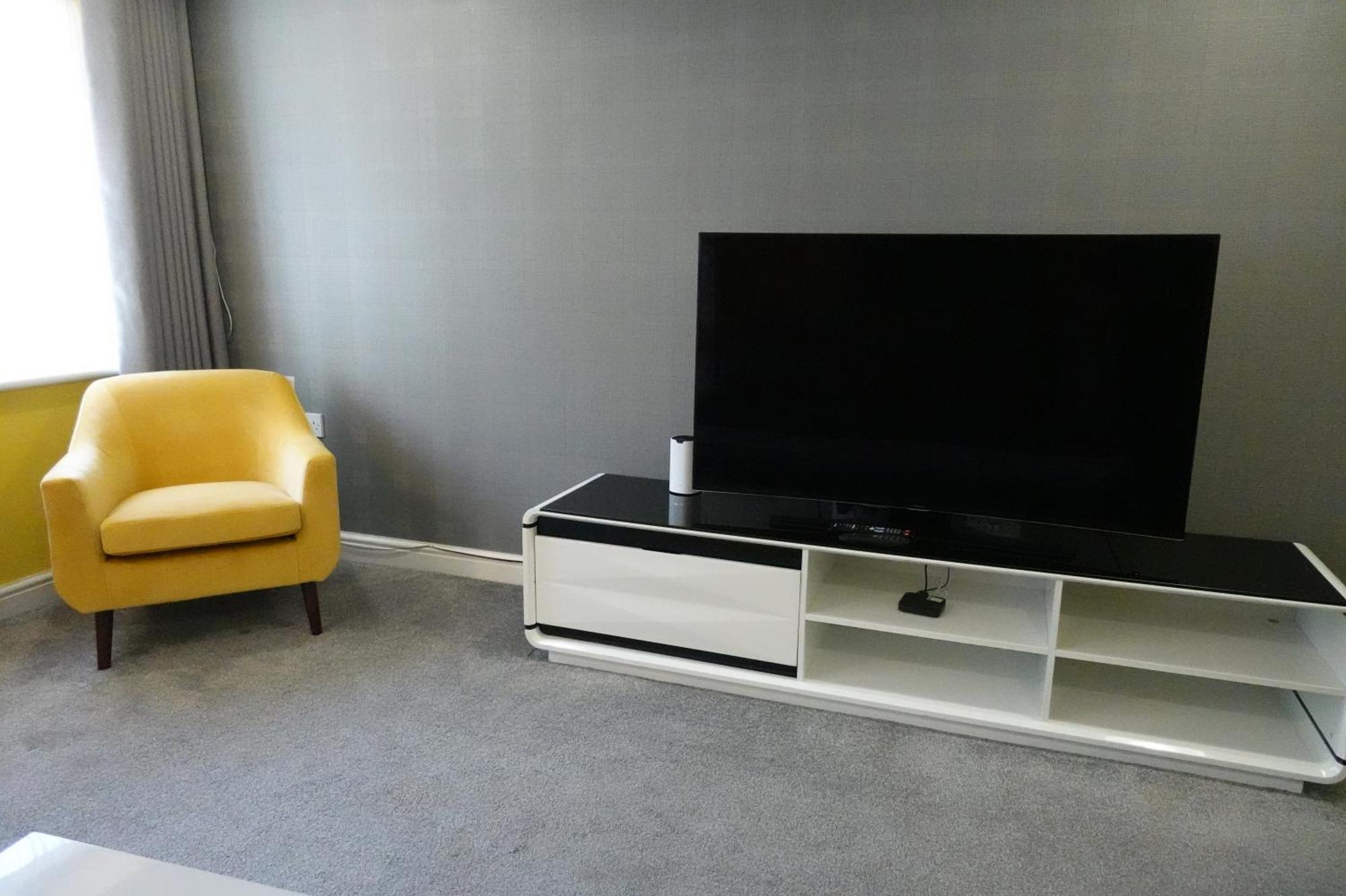 Holiday home Huge 9 Bed Sleeps 17, Near Nec, Centre, Hs2 *