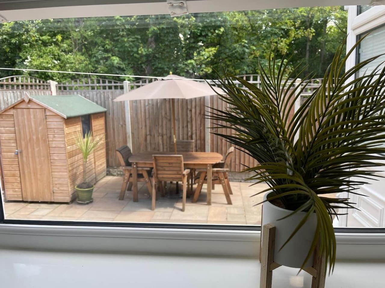 Holiday home Beta House By Night Stay: Contractors Sleeps 9 *