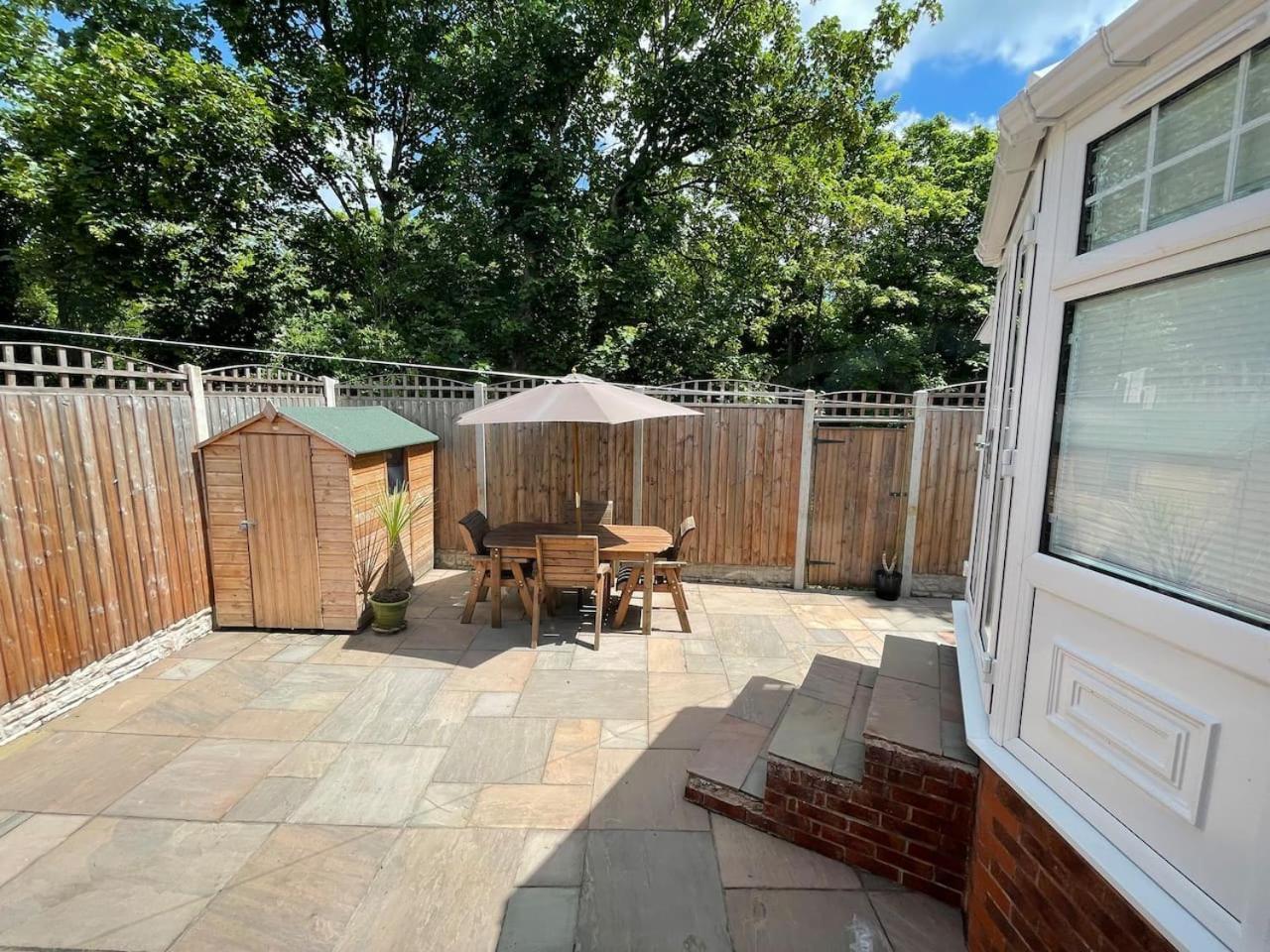 Holiday home Beta House By Night Stay: Contractors Sleeps 9 Birmingham