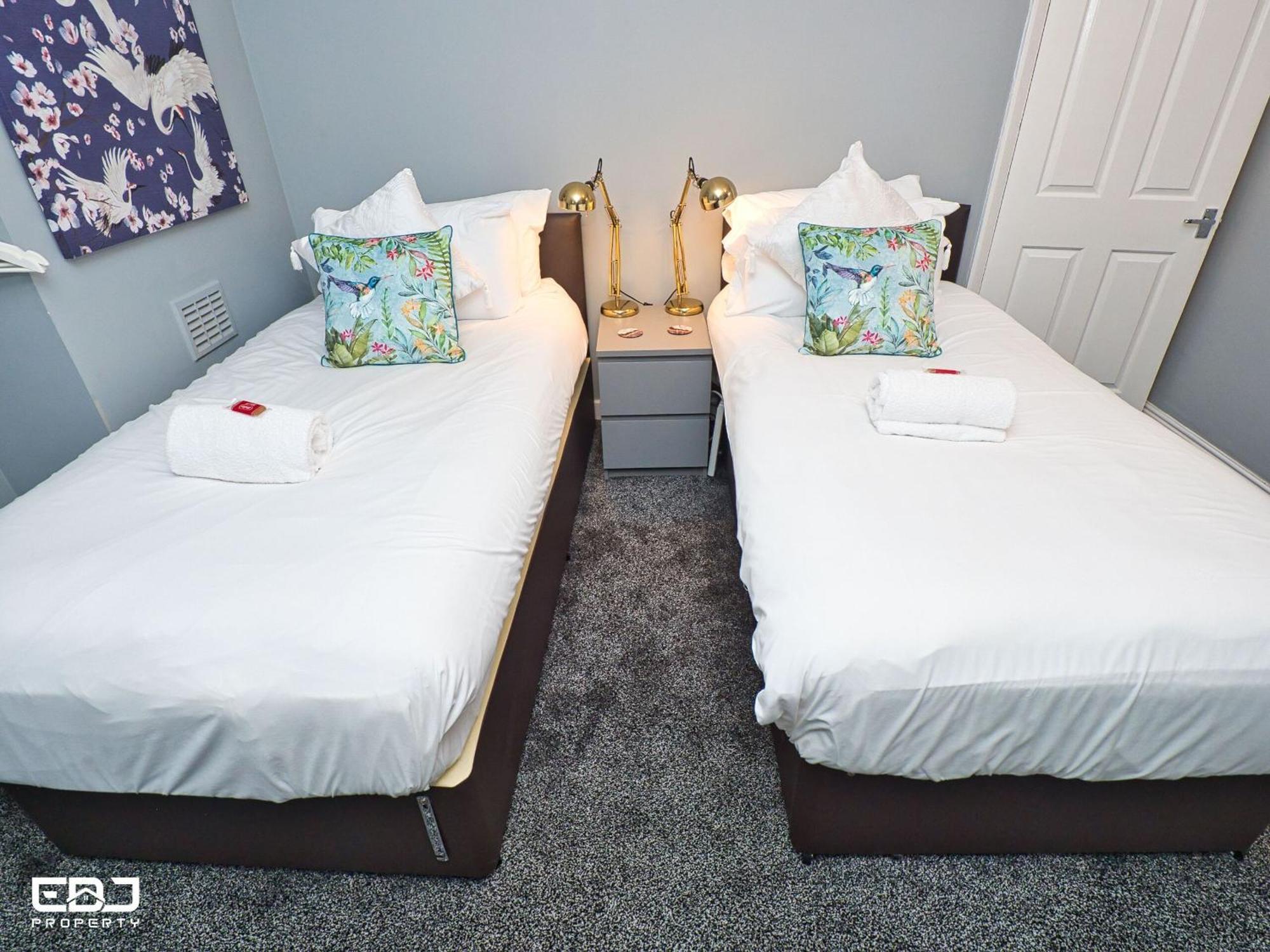 Chester House, Nec, Bham Airport, Jlr, Bham Business Park, World Holiday home Birmingham