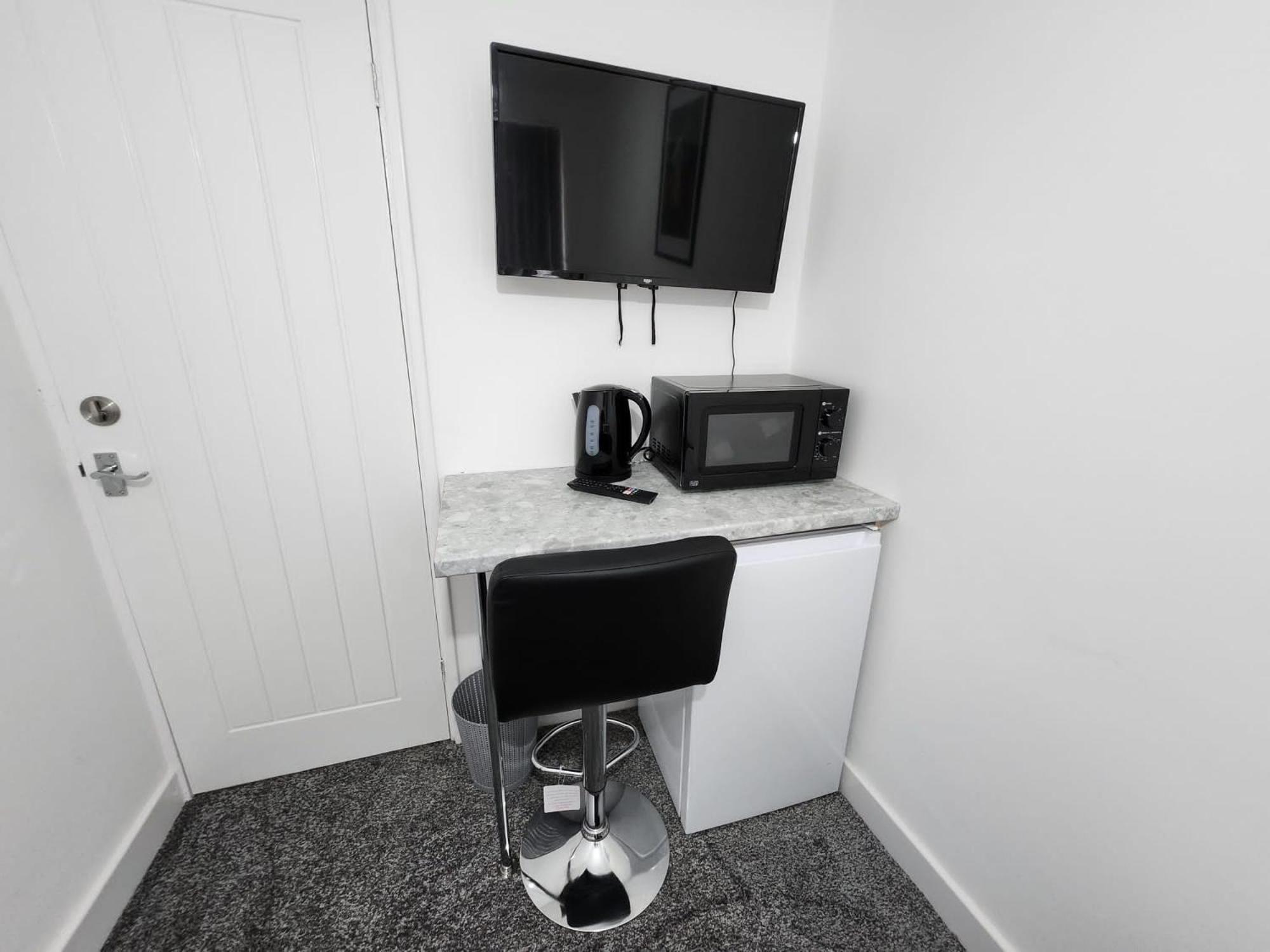 Guest house 4 Bedroom 2 Bathroom Shared House - Near Bhx And Nec Birmingham