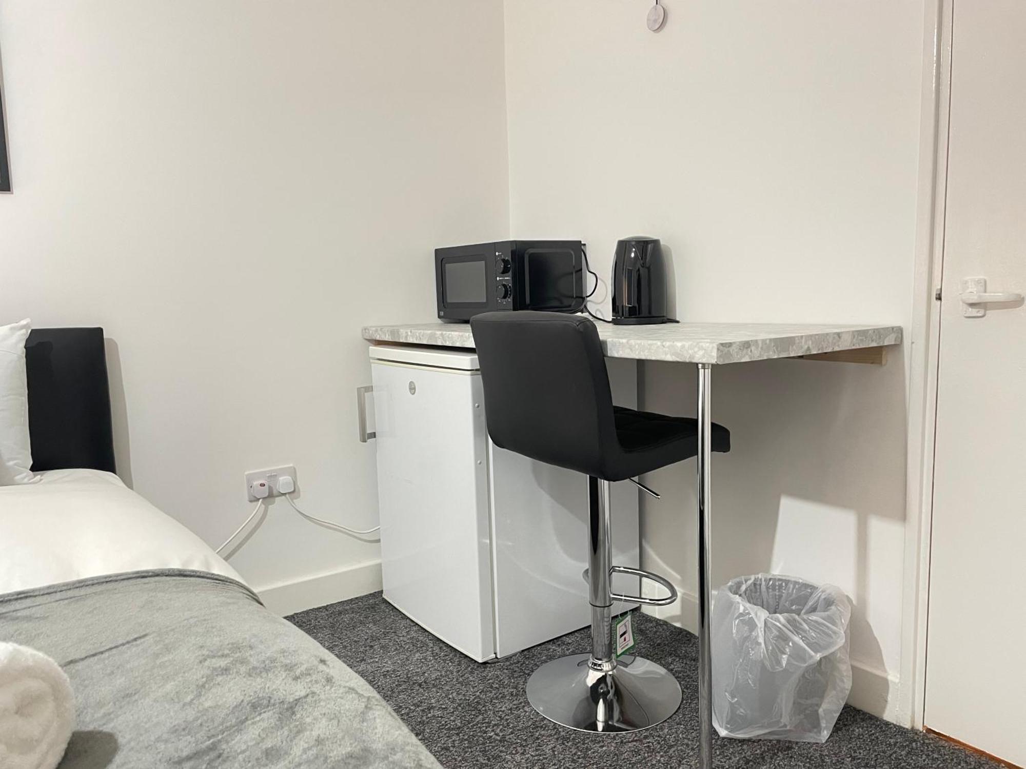 Guest house 4 Bedroom 2 Bathroom Shared House - Near Bhx And Nec Birmingham