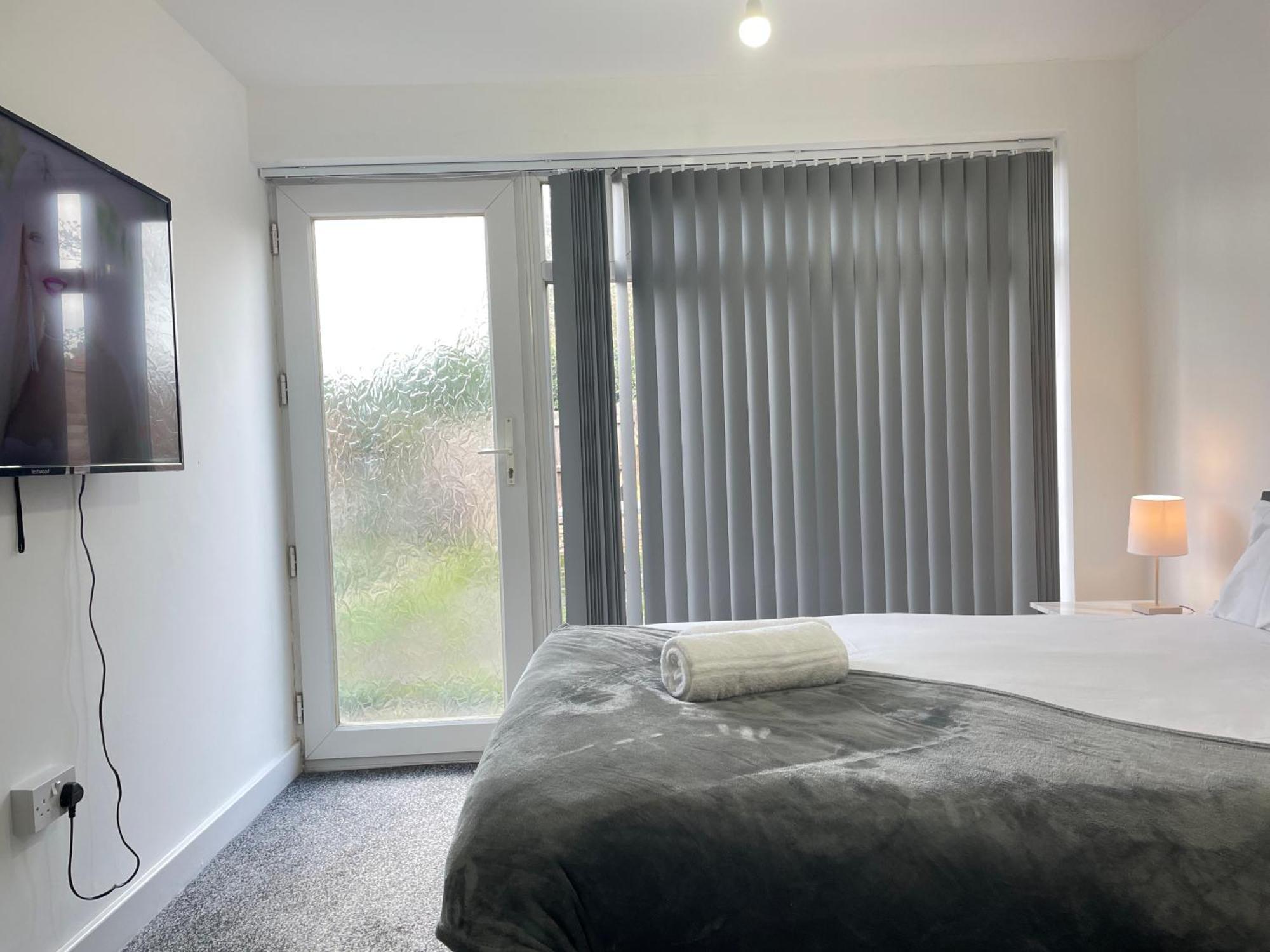 Guest house 4 Bedroom 2 Bathroom Shared House - Near Bhx And Nec Birmingham