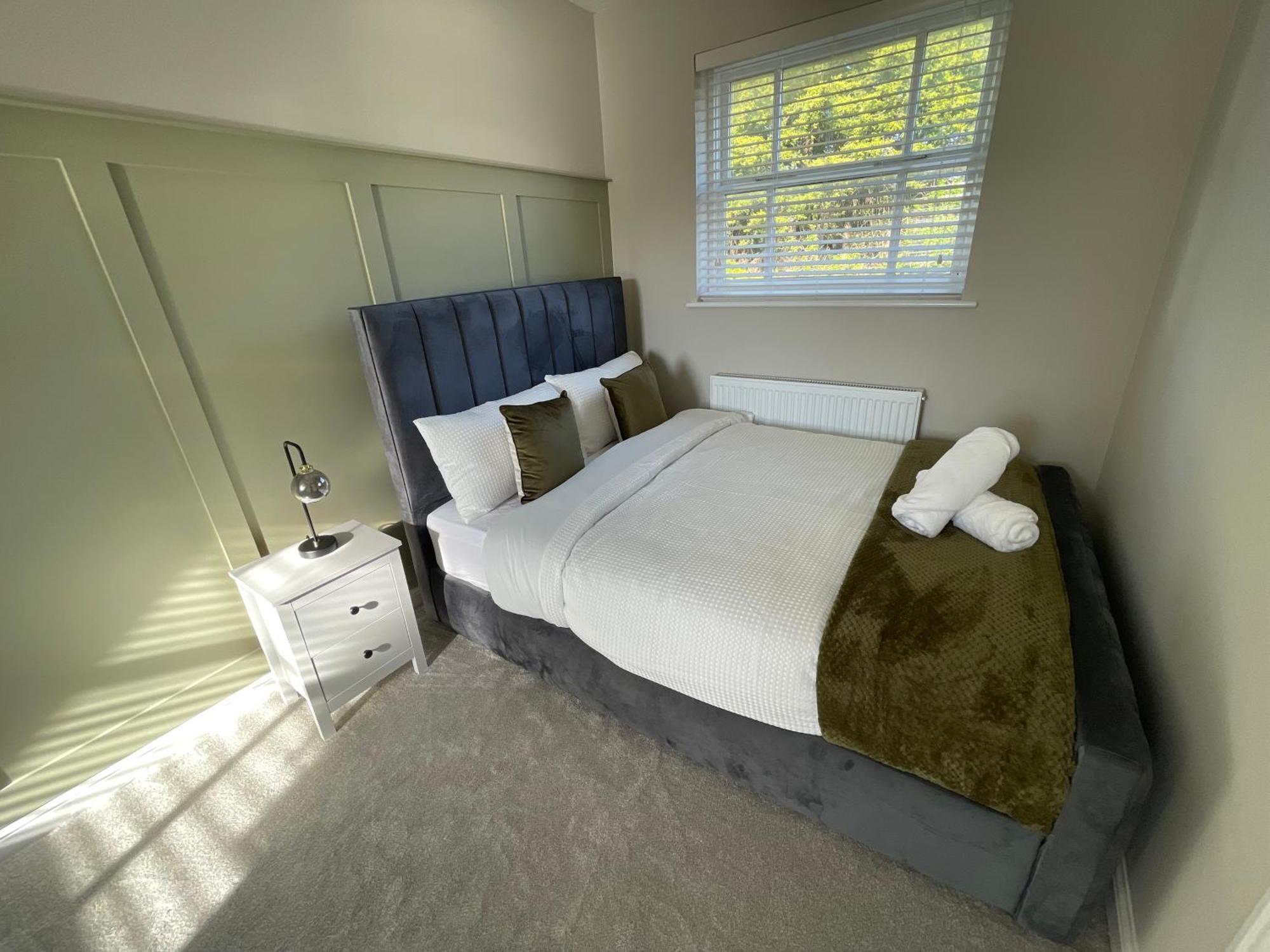 Stylish! 3 Bedroom Centre + Free Parking Apartment Birmingham