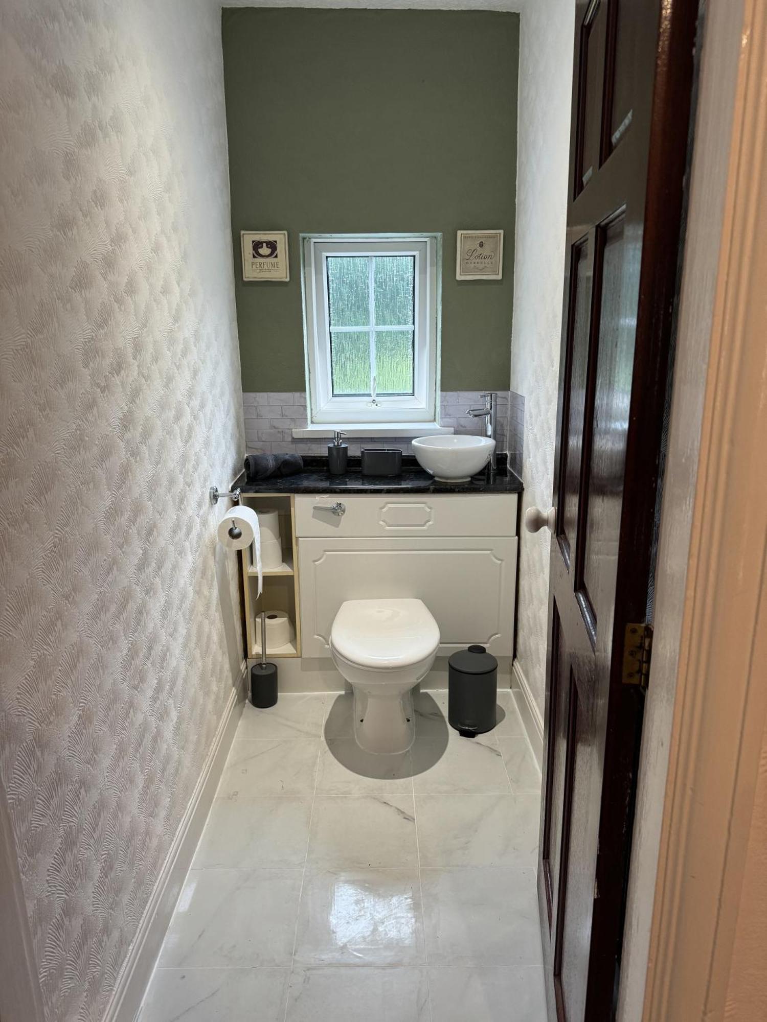 Huge 9 Bed Sleeps 17, Near Nec, Centre, Hs2
