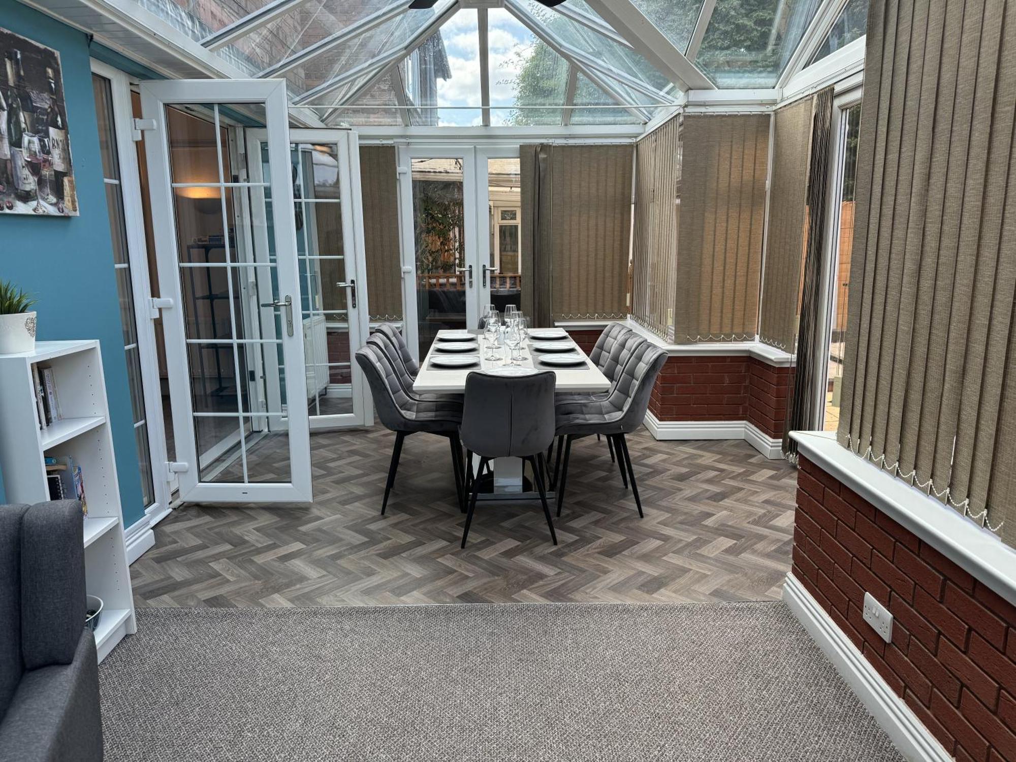 Holiday home Huge 9 Bed Sleeps 17, Near Nec, Centre, Hs2 *