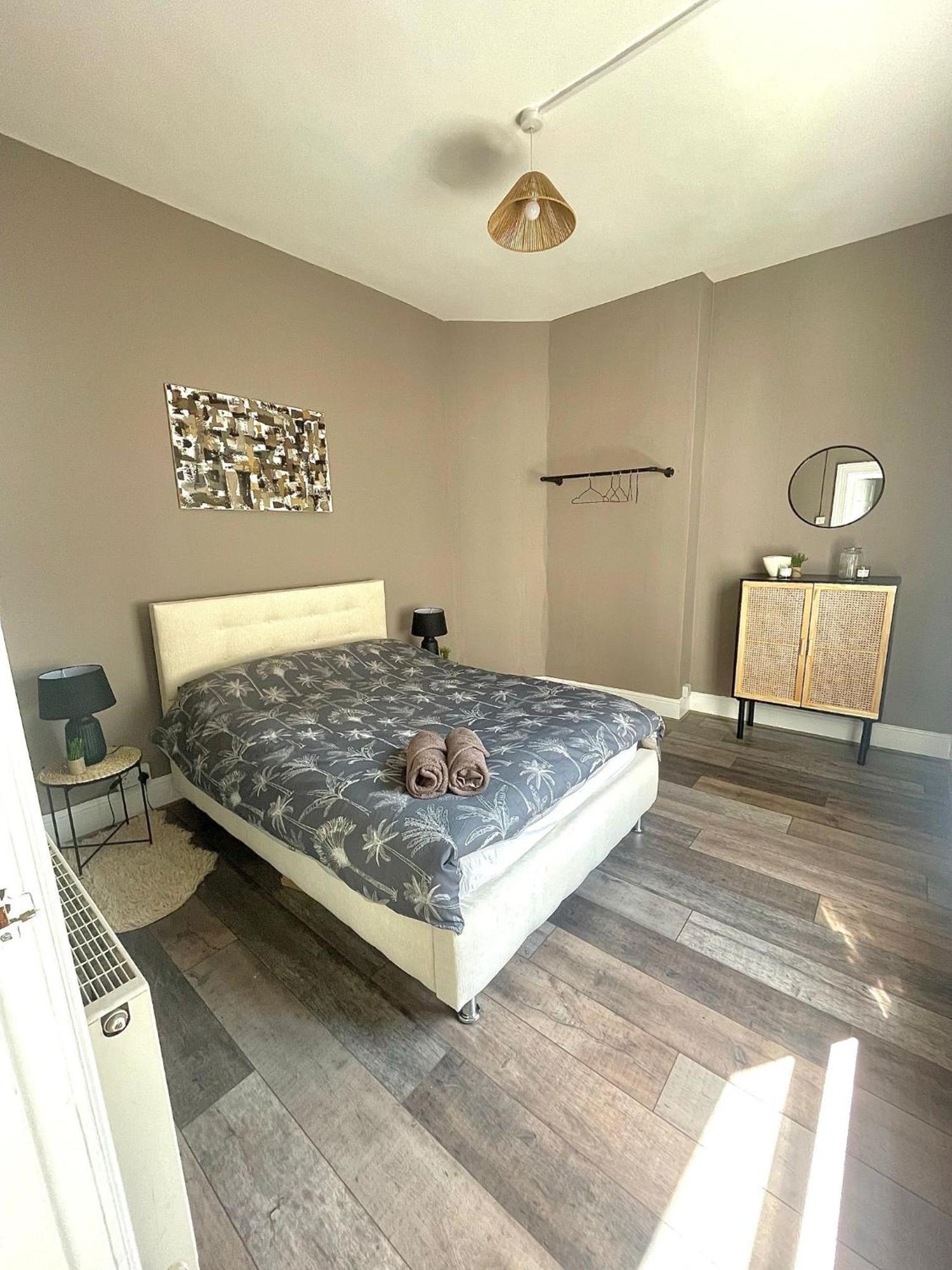 Vibrant 2 Bedroom Flat, Free Parking Apartment *