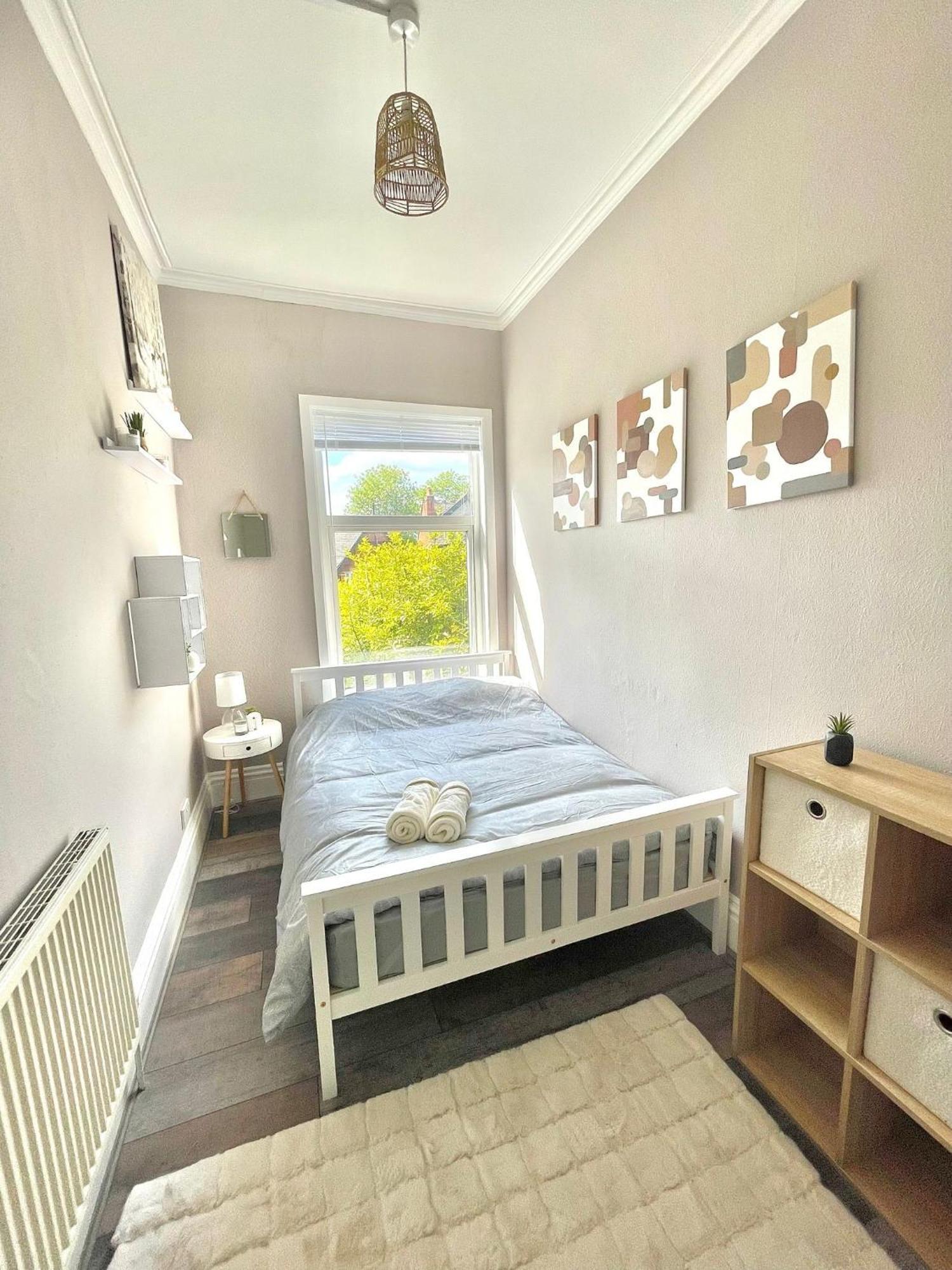 Apartment Vibrant 2 Bedroom Flat, Free Parking *