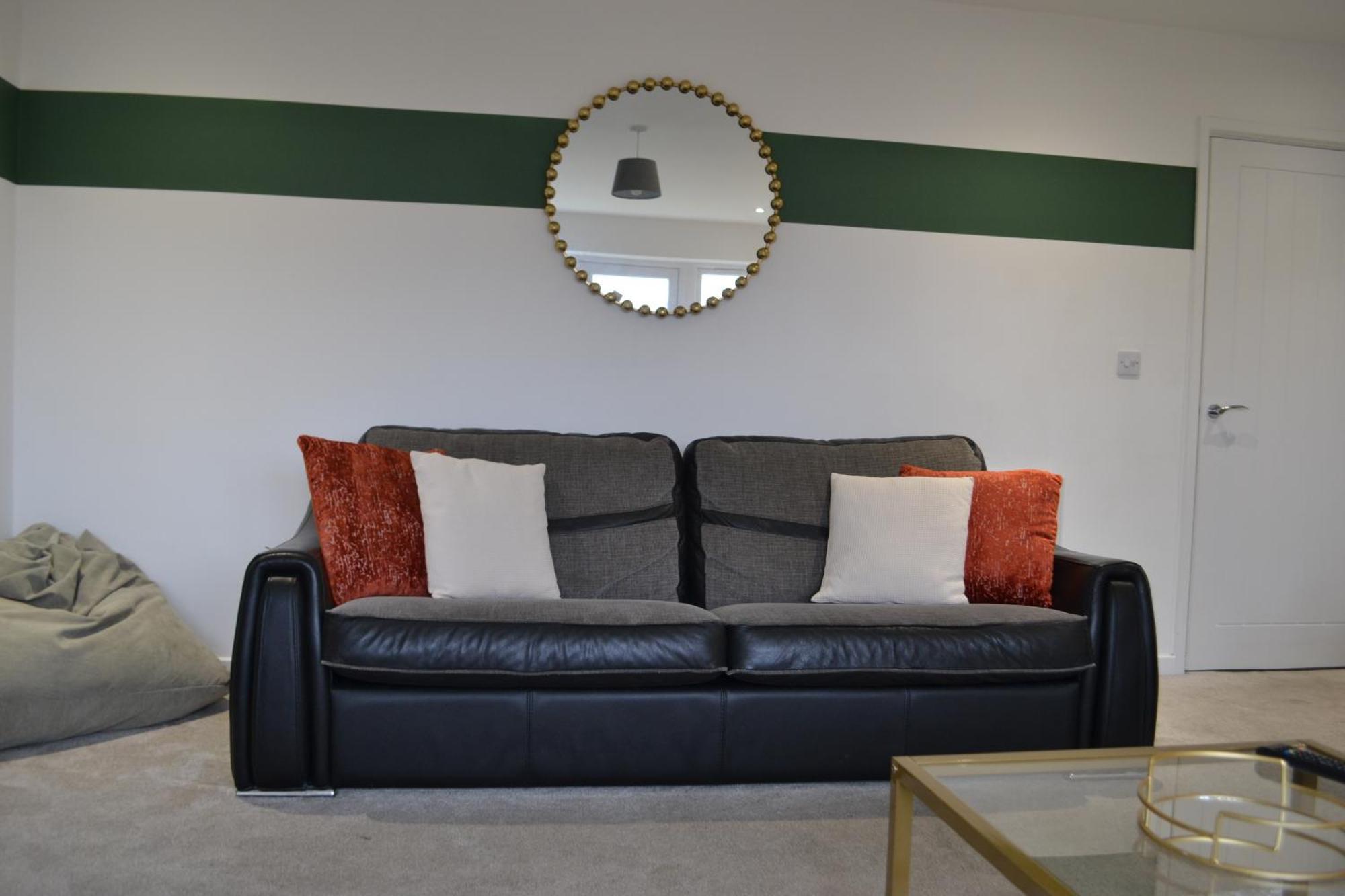 Holiday home House 6 Large Private Bedrooms With 7 Beds, Close To Nec, Jlr, Centre