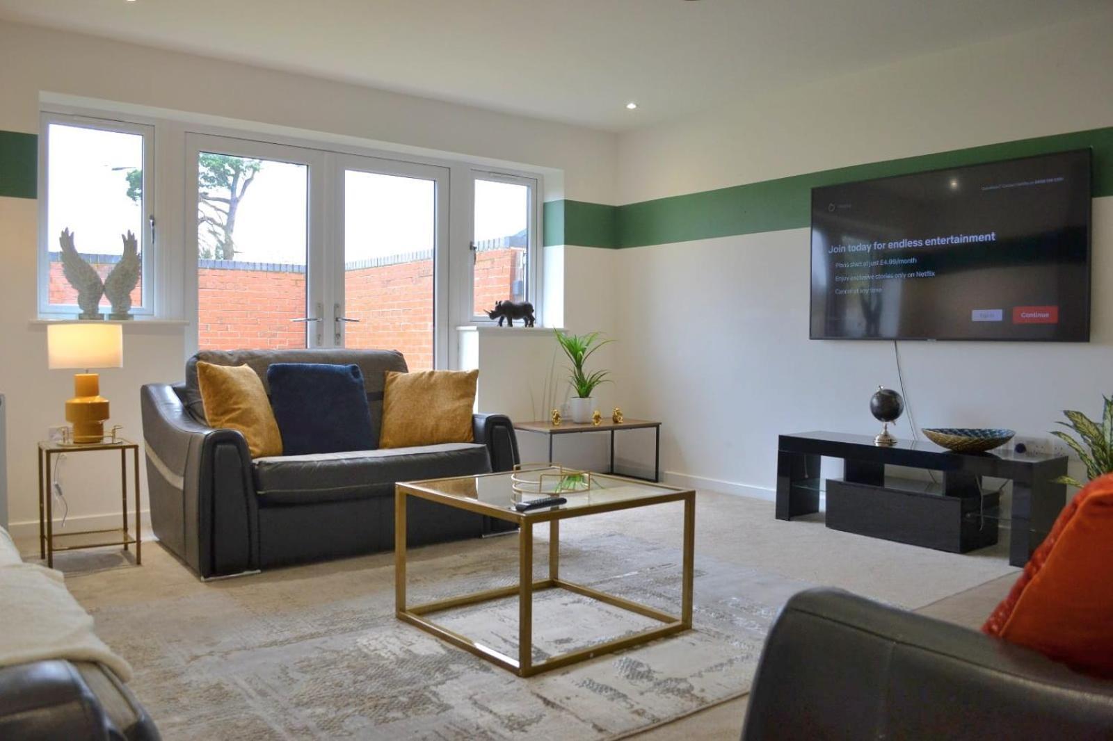 House 6 Large Private Bedrooms With 7 Beds, Close To Nec, Jlr, Centre *