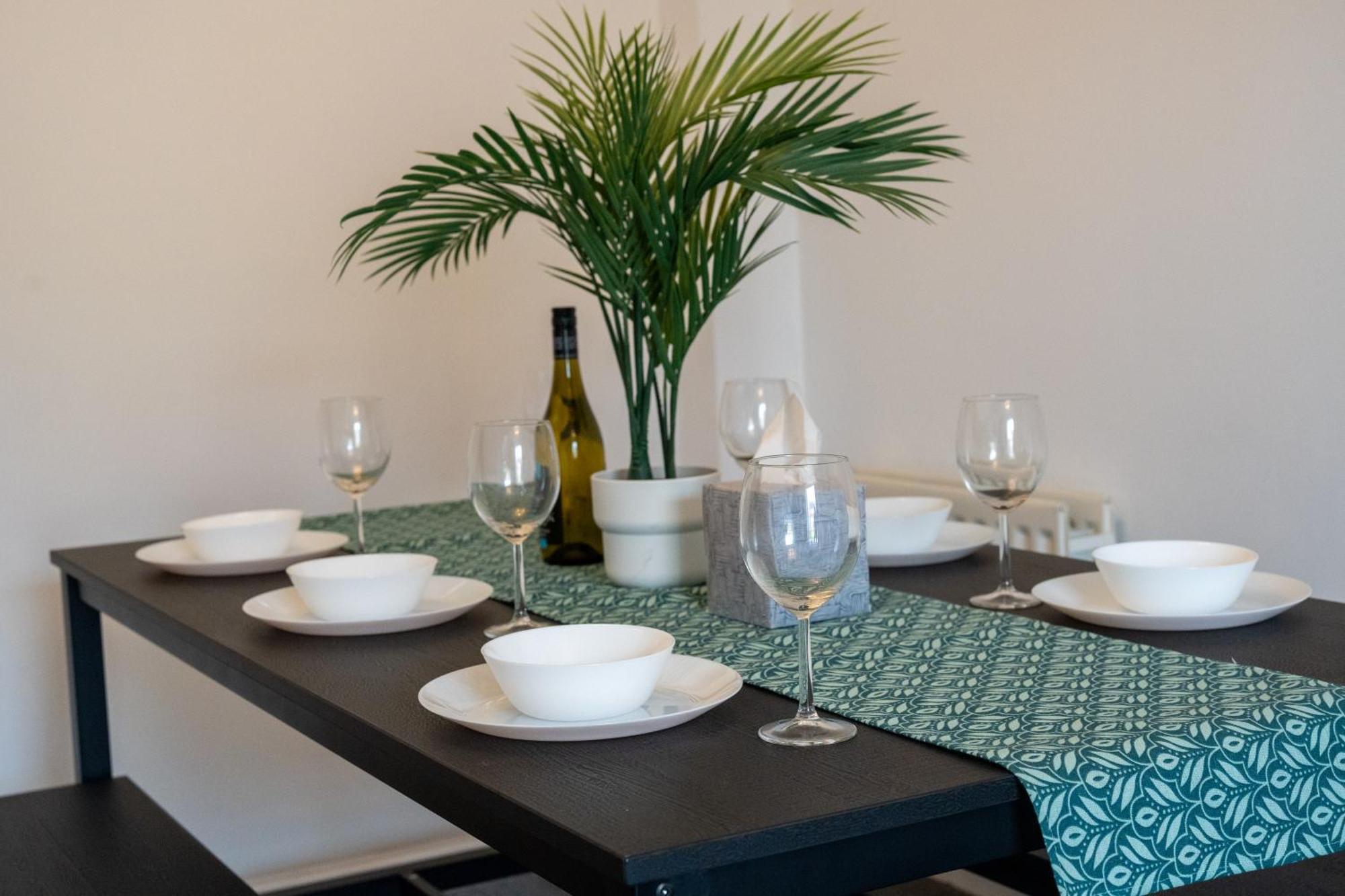 Holiday home Modern Luxury Two Bedroom House - Long Available