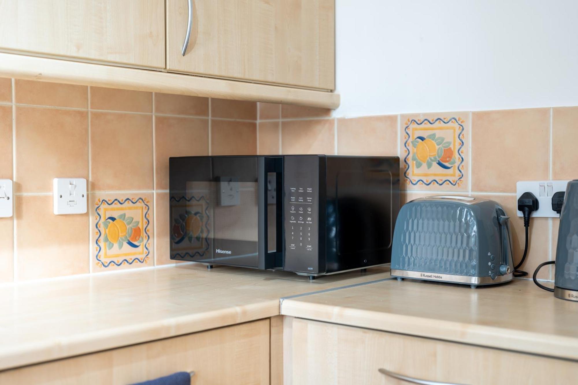 Modern Luxury Two Bedroom House - Long Available Holiday home