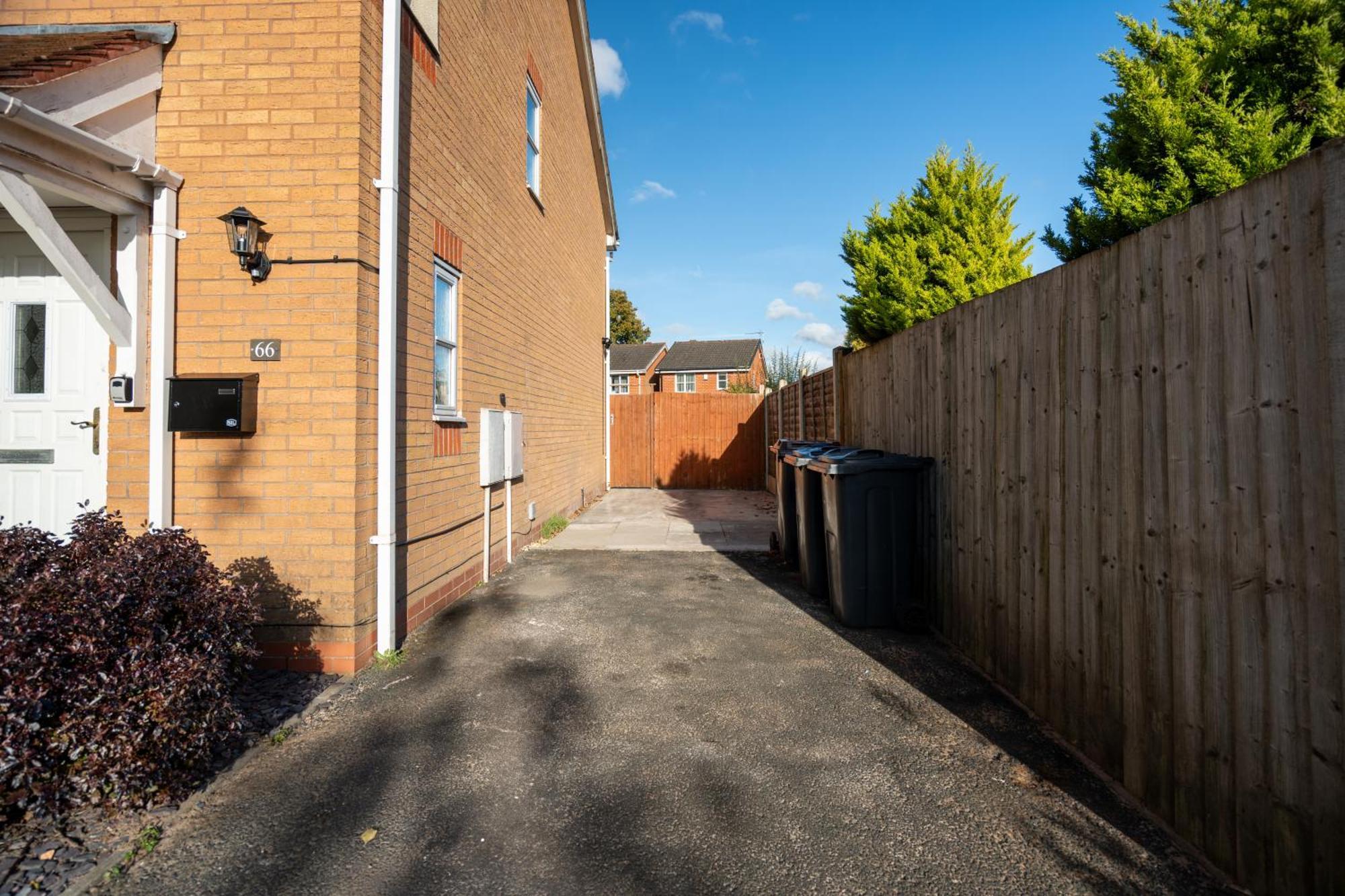 Modern Luxury Two Bedroom House - Long Available Birmingham
