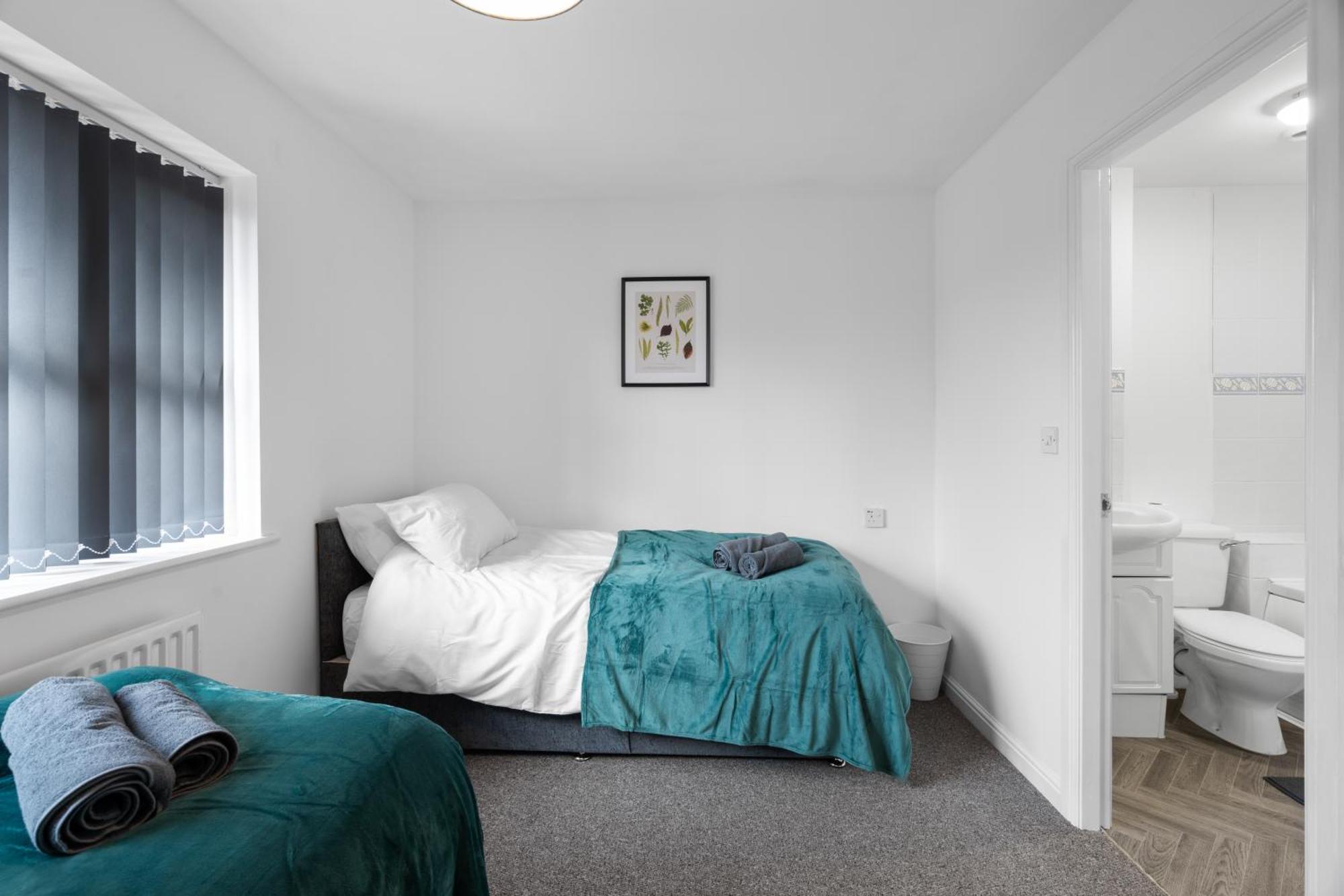 Modern Luxury Two Bedroom House - Long Available