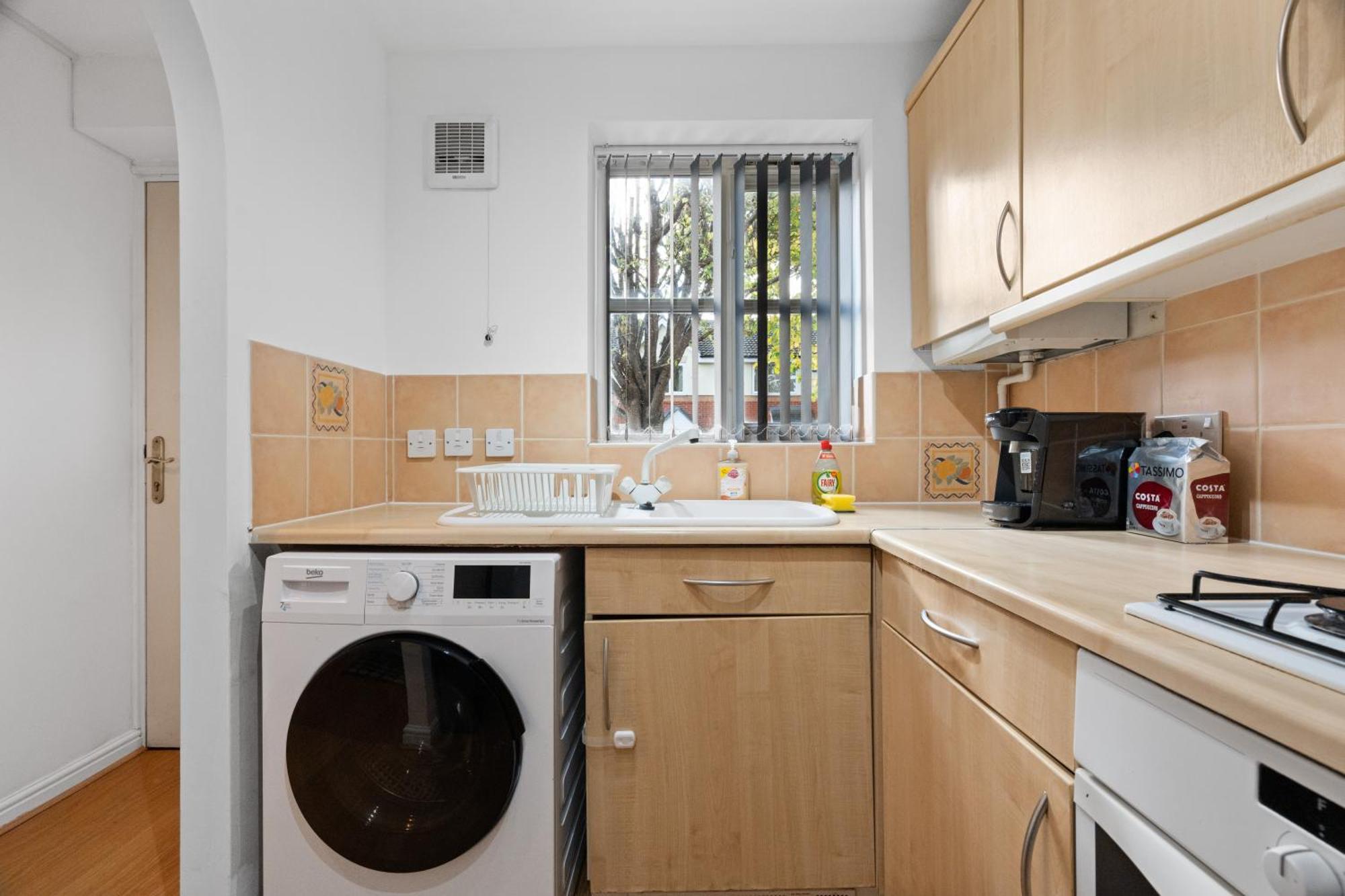 Modern Luxury Two Bedroom House - Long Available Holiday home Birmingham