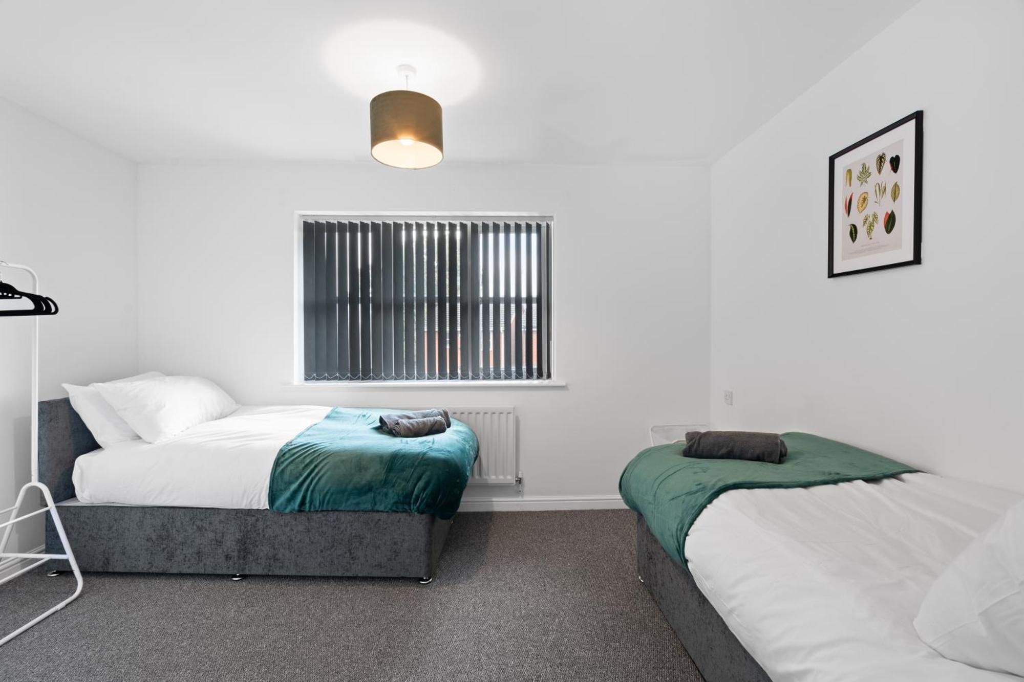 Modern Luxury Two Bedroom House - Long Available Birmingham