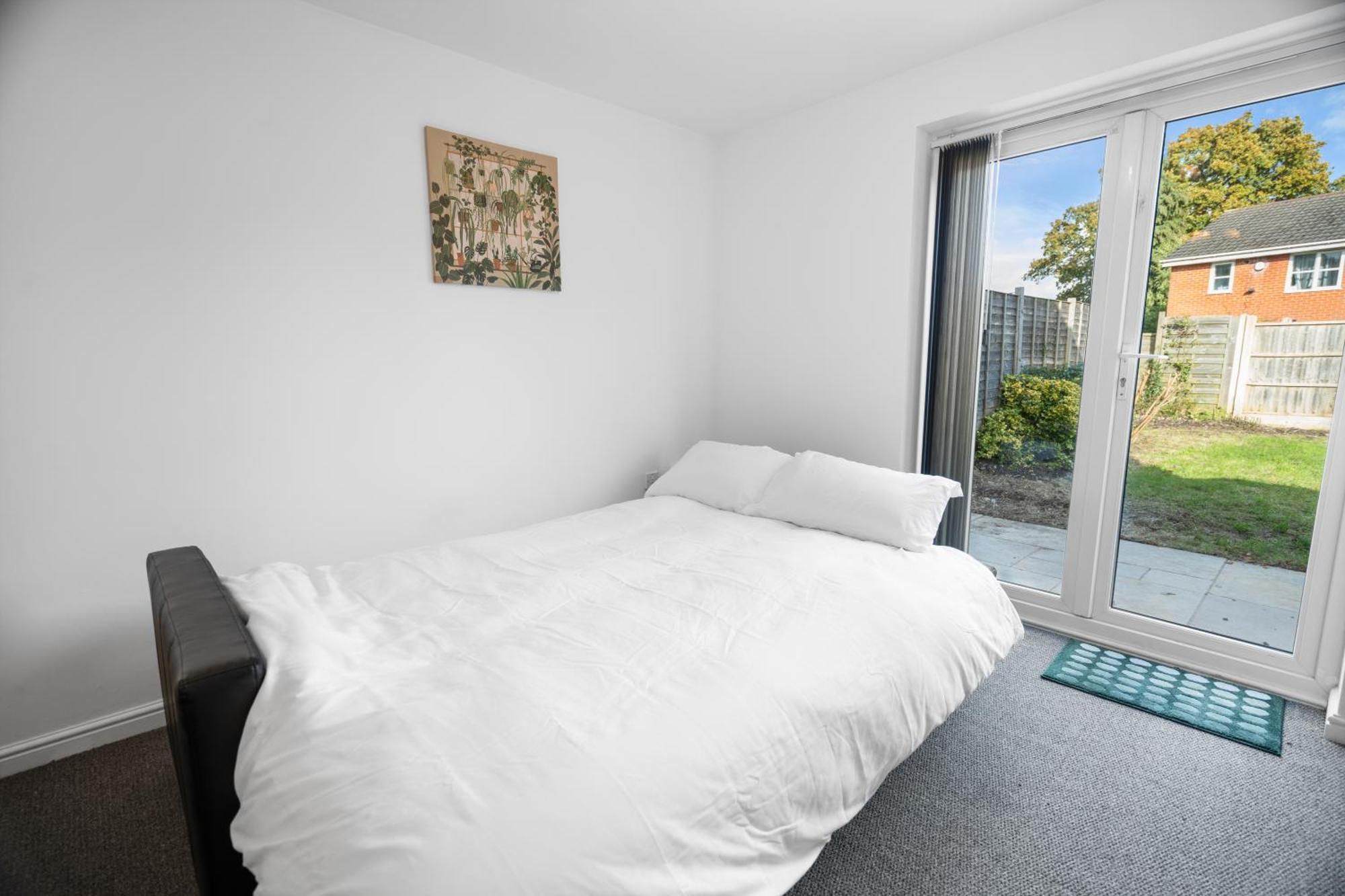 Holiday home Modern Luxury Two Bedroom House - Long Available
