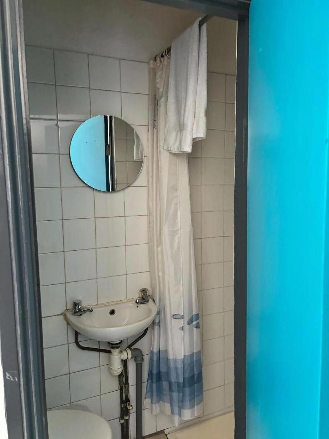 Tudors Esuites Budget Apartment