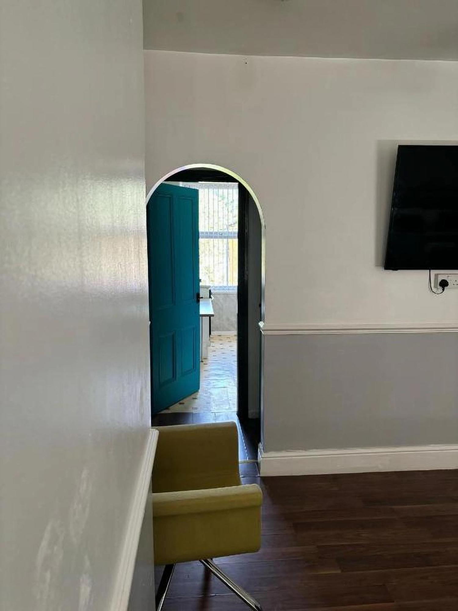 Tudors Esuites Budget