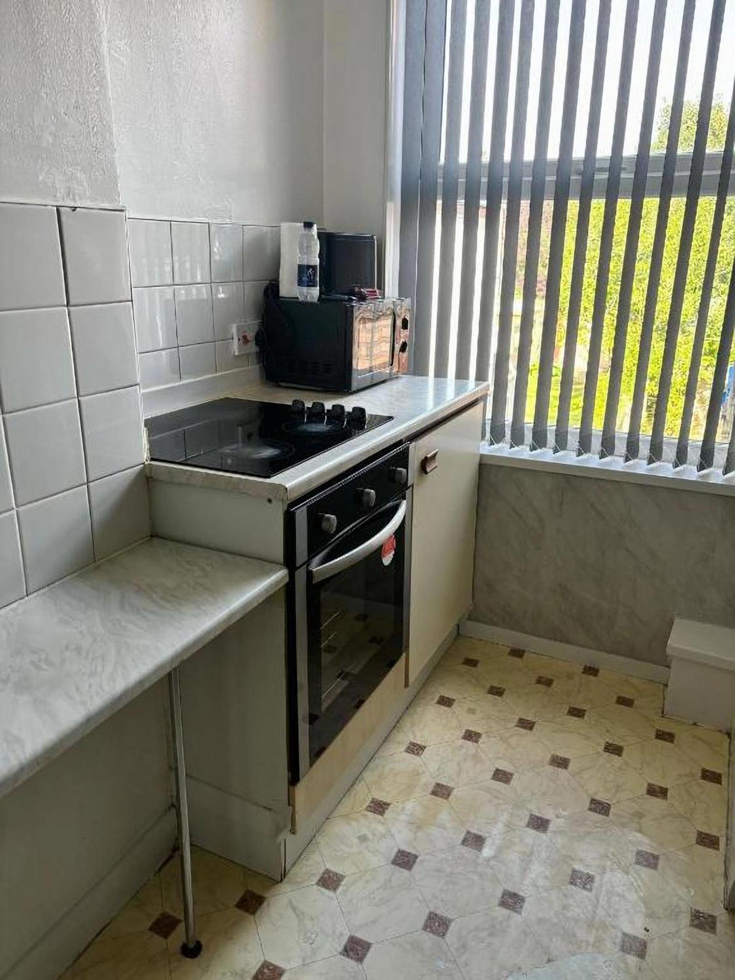 Tudors Esuites Budget Apartment